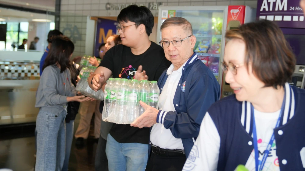 เมโทรซิสเต็มส์คอร์ปอเรชั่น ร่วมช่วยเหลือผู้ประสบภัยภาคใต้ มอบถุงยังชีพและน้ำดื่มมูลค่ารวมมูลค่ากว่า 560,000 บาท ผ่านกองทัพอากาศไทย